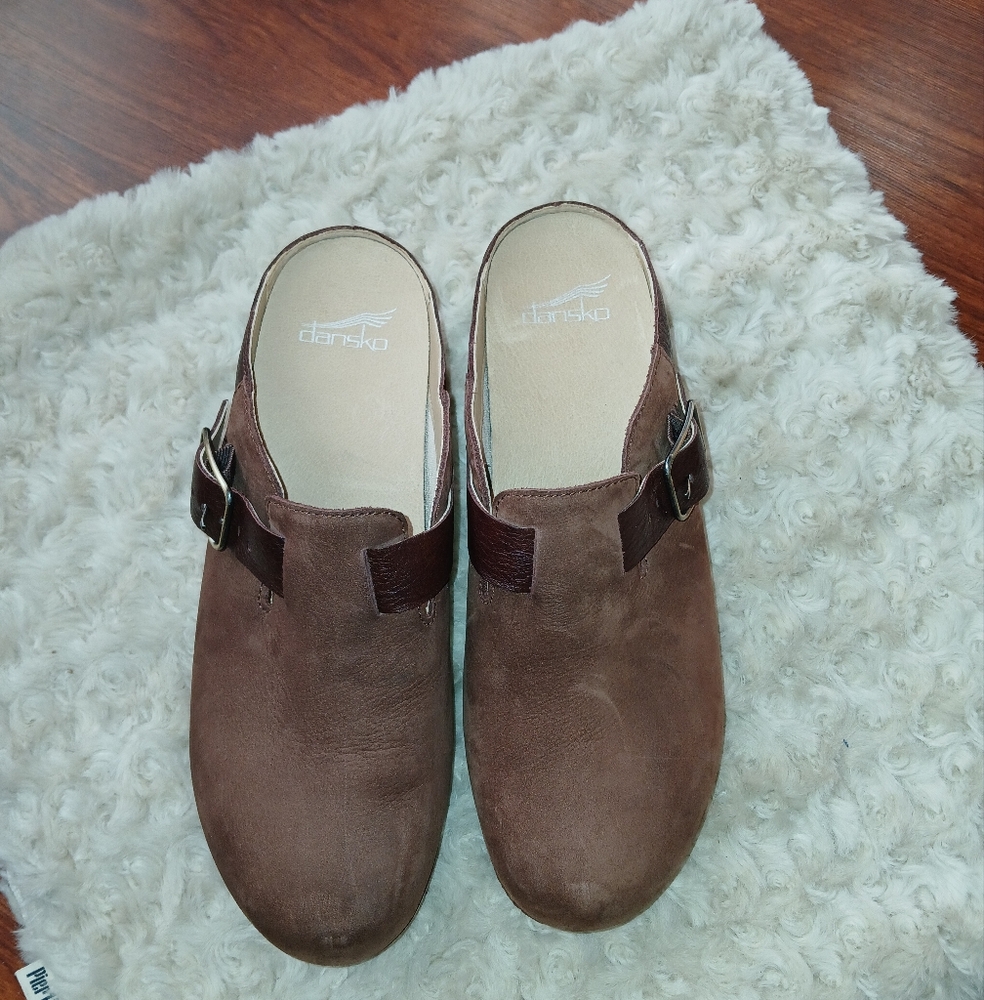 🏷 Dansko Women's CAIA Buckled Leather Wedge Clog Shoe - Picture 14 of 15